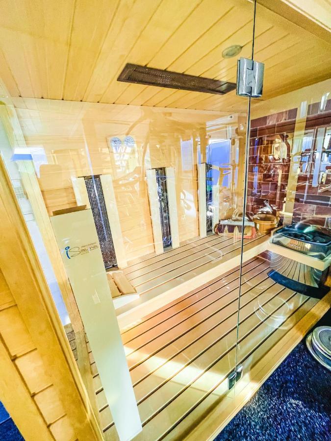 Apartment Skygarden - Luxury Penthouse With Private Jakuzzi Gym Sauna Budapest
